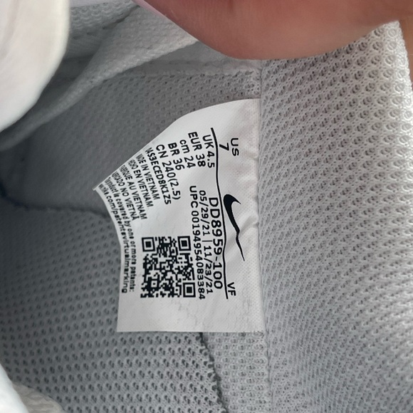 Air Forces - Picture 2 of 6